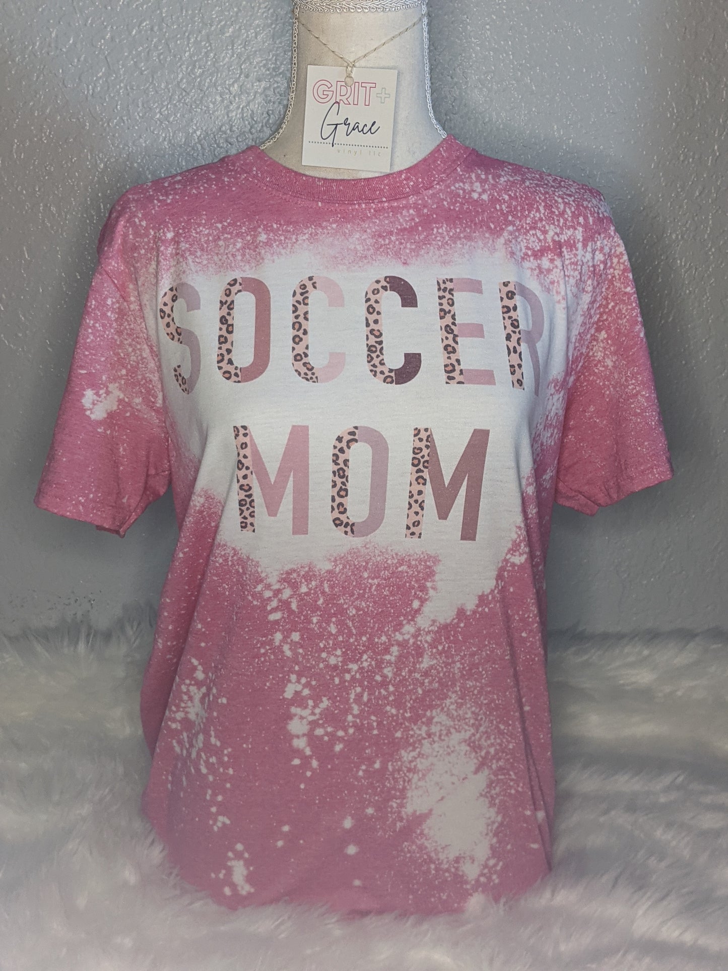 SOCCER MOM - Gildan Pink Medium